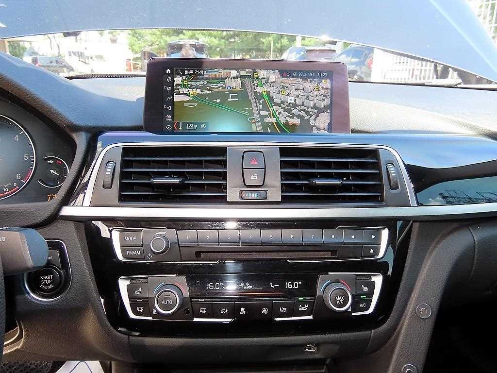 BMW 3시리즈 3시리즈 (F30) 320d 이미지 14