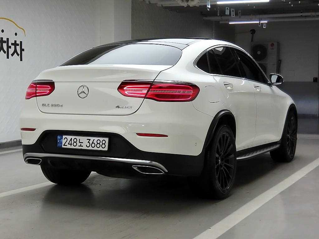 벤츠 GLC 클래스 GLC클래스 X253 GLC 220 d 4MATIC 프리미엄 쿠페 이미지 4