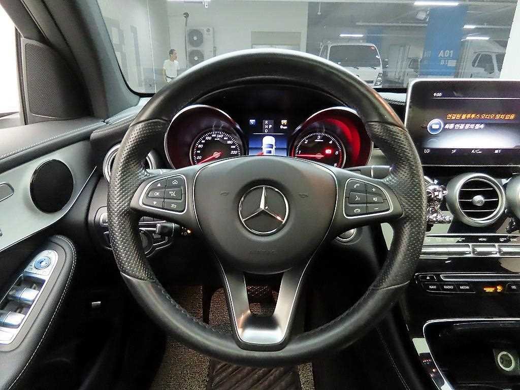 벤츠 GLC 클래스 GLC클래스 X253 GLC 220 d 4MATIC 프리미엄 쿠페 이미지 7