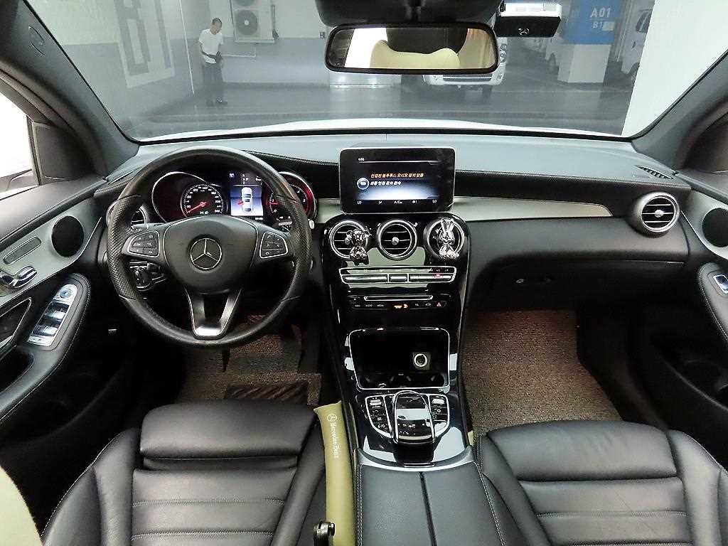 벤츠 GLC 클래스 GLC클래스 X253 GLC 220 d 4MATIC 프리미엄 쿠페 이미지 8