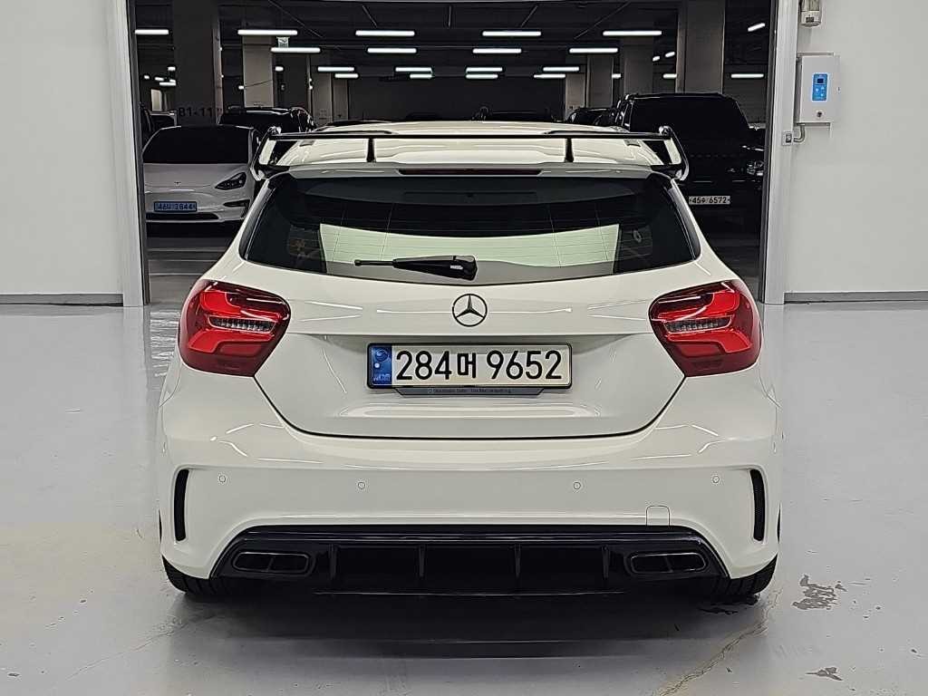 벤츠 A 클래스 A클래스 W176 A45 AMG 4MATIC 이미지 3