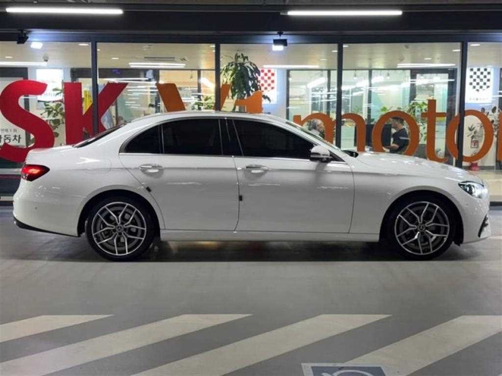 벤츠 E 클래스 E-클래스 W213 E220d 4MATIC AMG라인 이미지 3