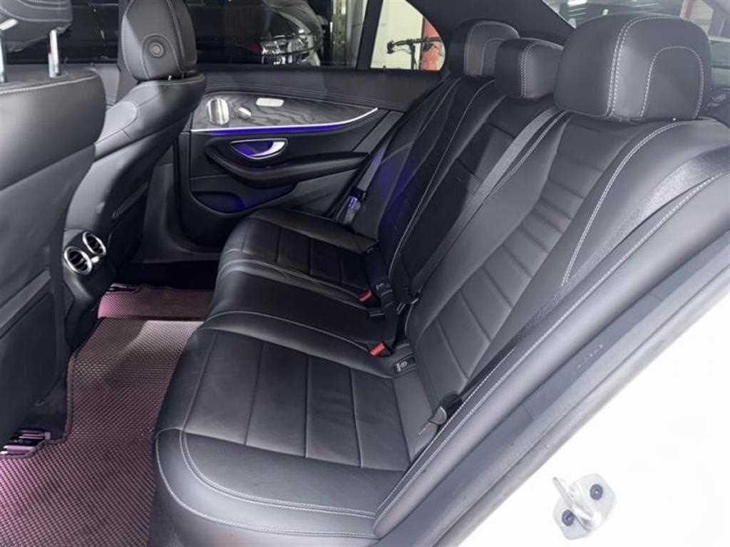 벤츠 E 클래스 E-클래스 W213 E220d 4MATIC AMG라인 이미지 7