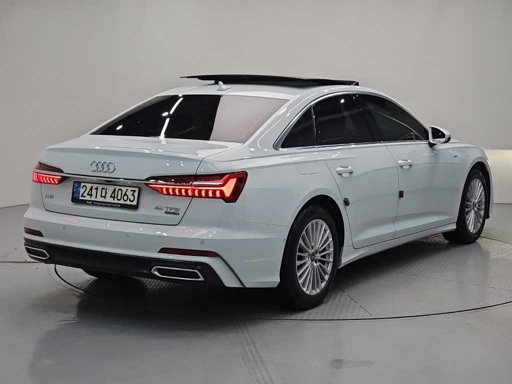 아우디 A6 A6 (C8) 45 TFSI 콰트로 프리미엄 이미지 4