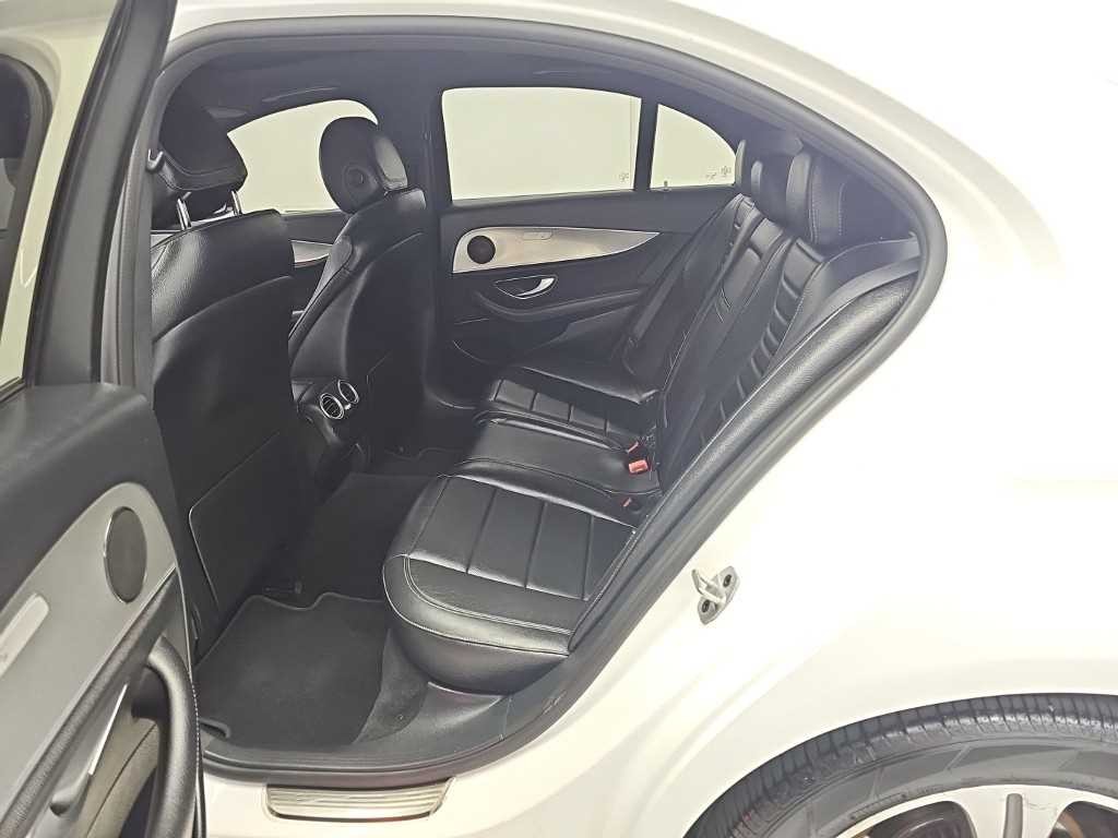 벤츠 E 클래스 E-클래스 W213 E300 아방가르드 이미지 12
