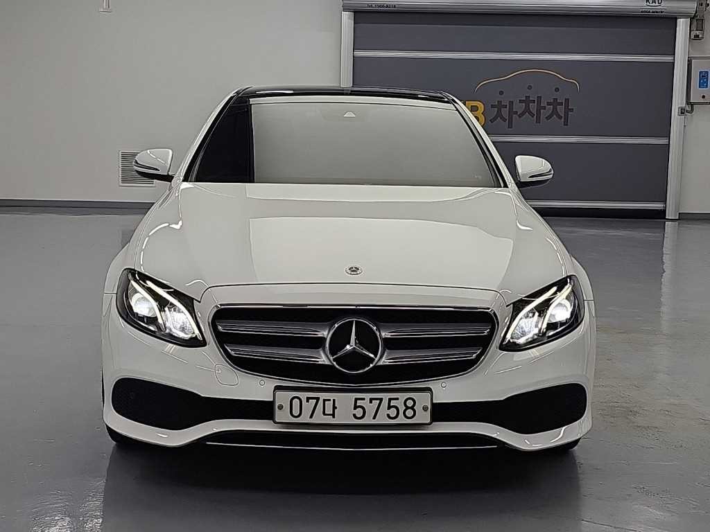 벤츠 E 클래스 E-클래스 W213 E300 아방가르드 이미지 2