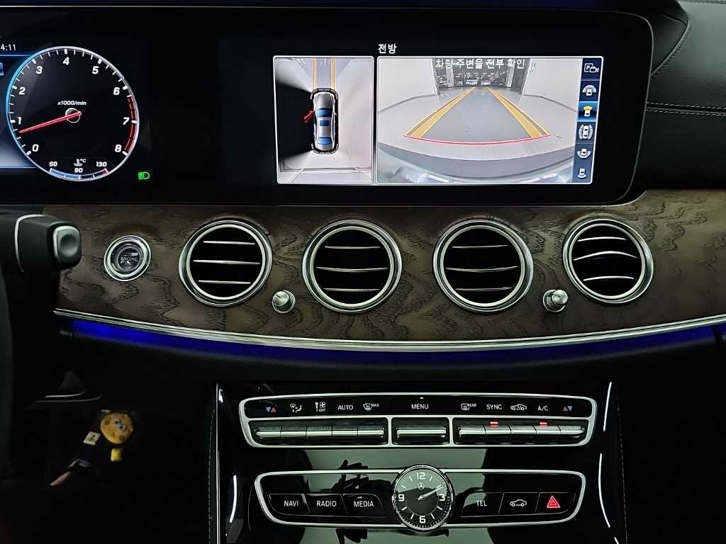 벤츠 E 클래스 E-클래스 W213 E300e 4MATIC 익스클루시브 이미지 10