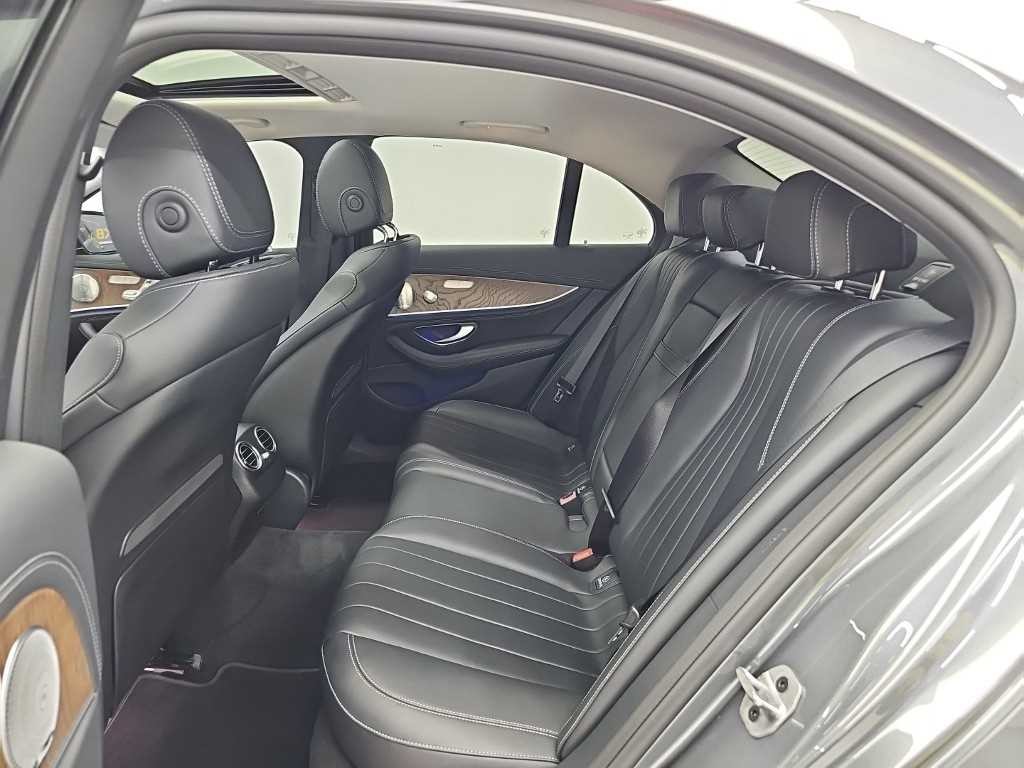 벤츠 E 클래스 E-클래스 W213 E300e 4MATIC 익스클루시브 이미지 12