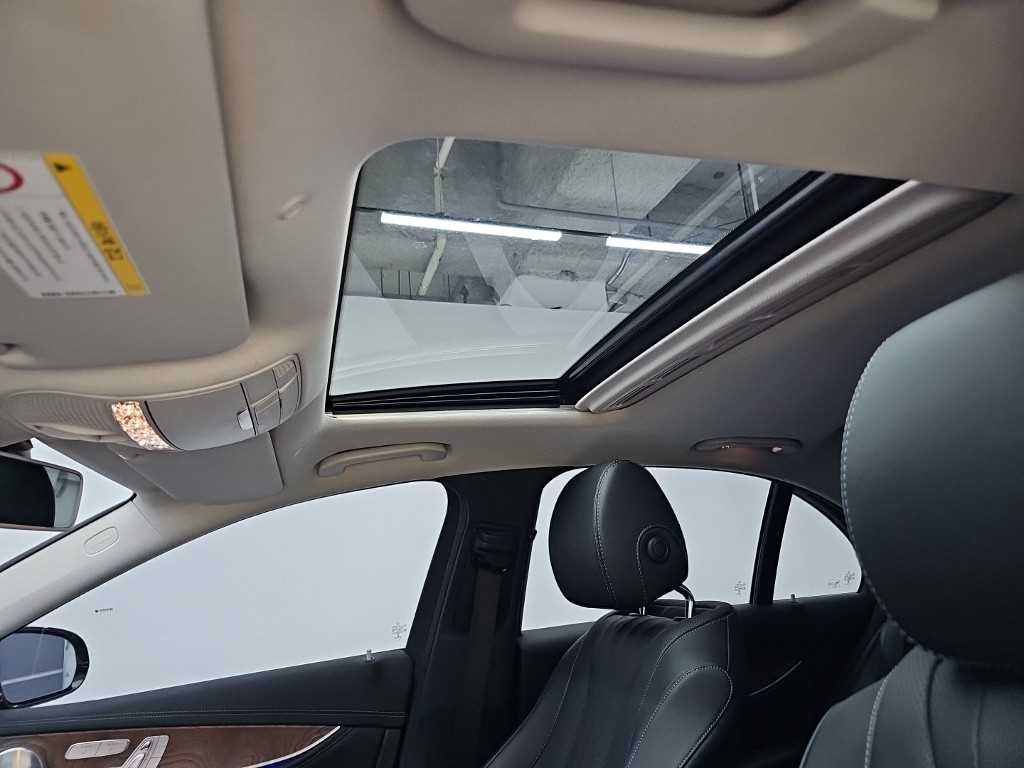 벤츠 E 클래스 E-클래스 W213 E300e 4MATIC 익스클루시브 이미지 15