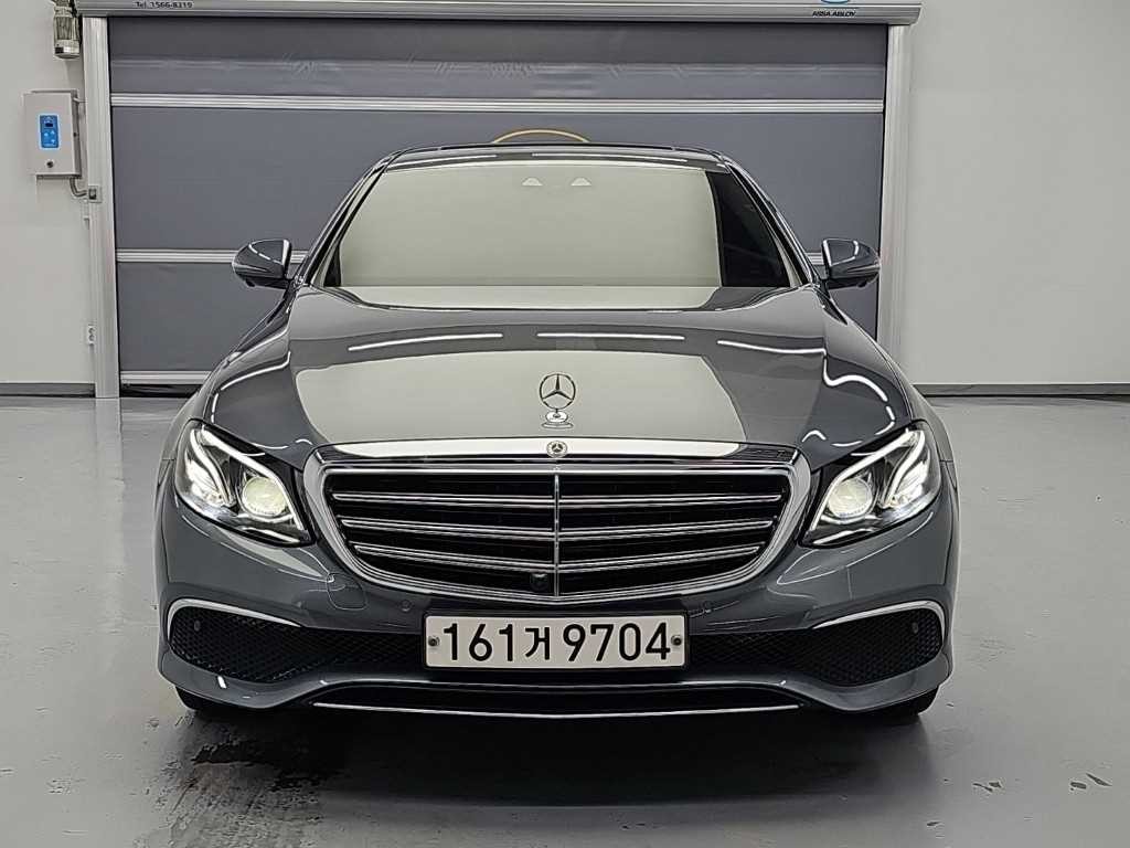 벤츠 E 클래스 E-클래스 W213 E300e 4MATIC 익스클루시브 이미지 2