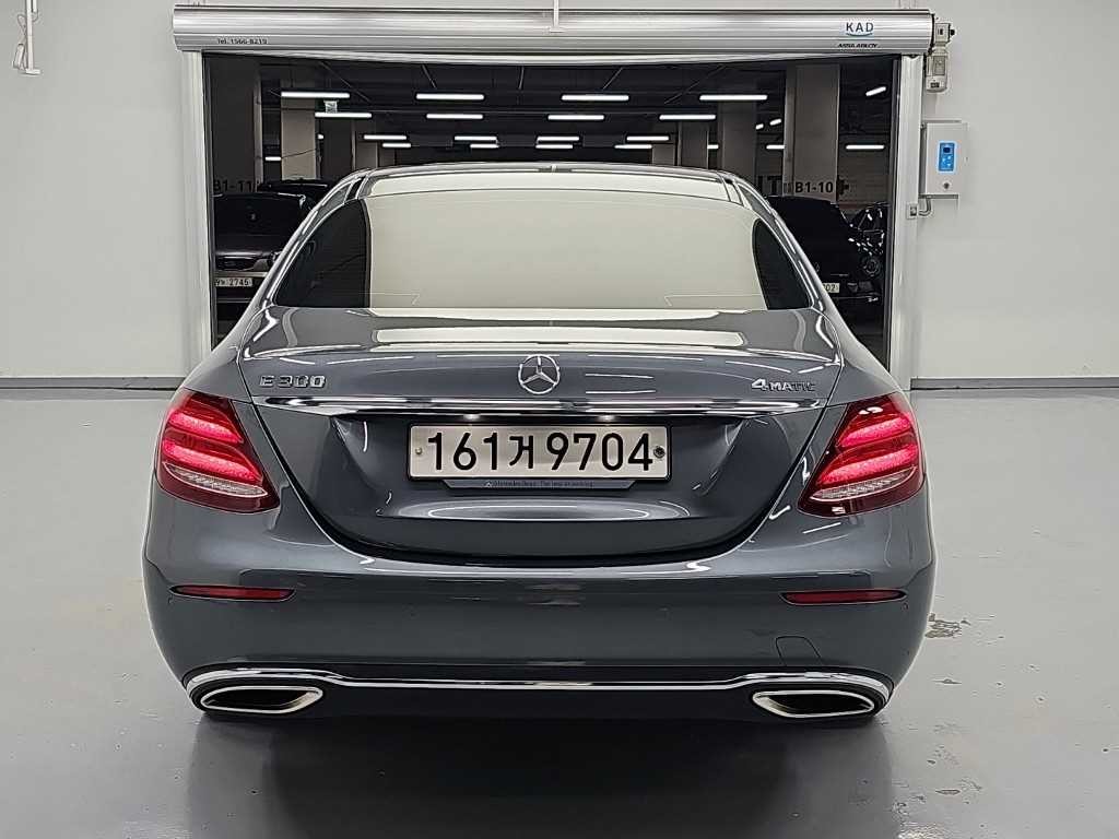 벤츠 E 클래스 E-클래스 W213 E300e 4MATIC 익스클루시브 이미지 3