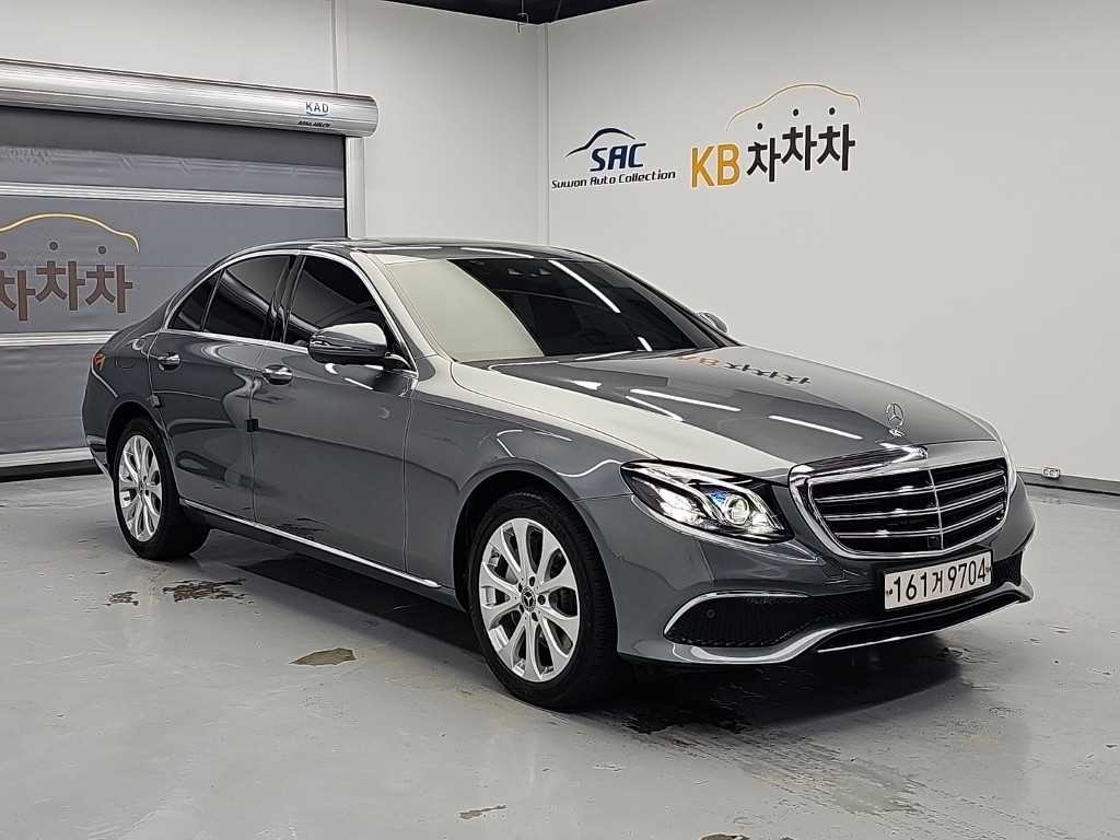 벤츠 E 클래스 E-클래스 W213 E300e 4MATIC 익스클루시브 이미지 4