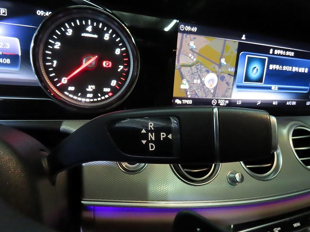 벤츠 E 클래스 E-클래스 W213 E300 아방가르드 이미지 12