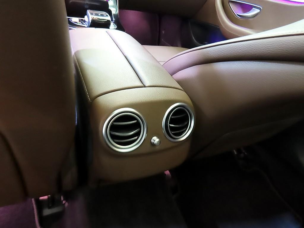 벤츠 E 클래스 E-클래스 W213 E300 아방가르드 이미지 16