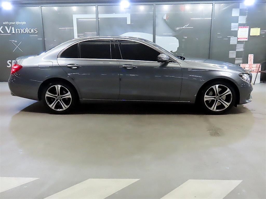 벤츠 E 클래스 E-클래스 W213 E300 아방가르드 이미지 3