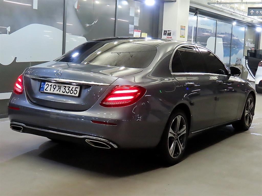 벤츠 E 클래스 E-클래스 W213 E300 아방가르드 이미지 4