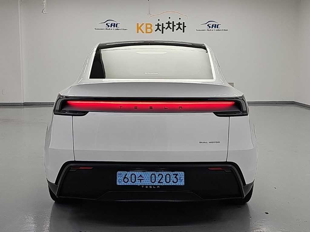 테슬라 모델 Y 롱 레인지 이미지 3