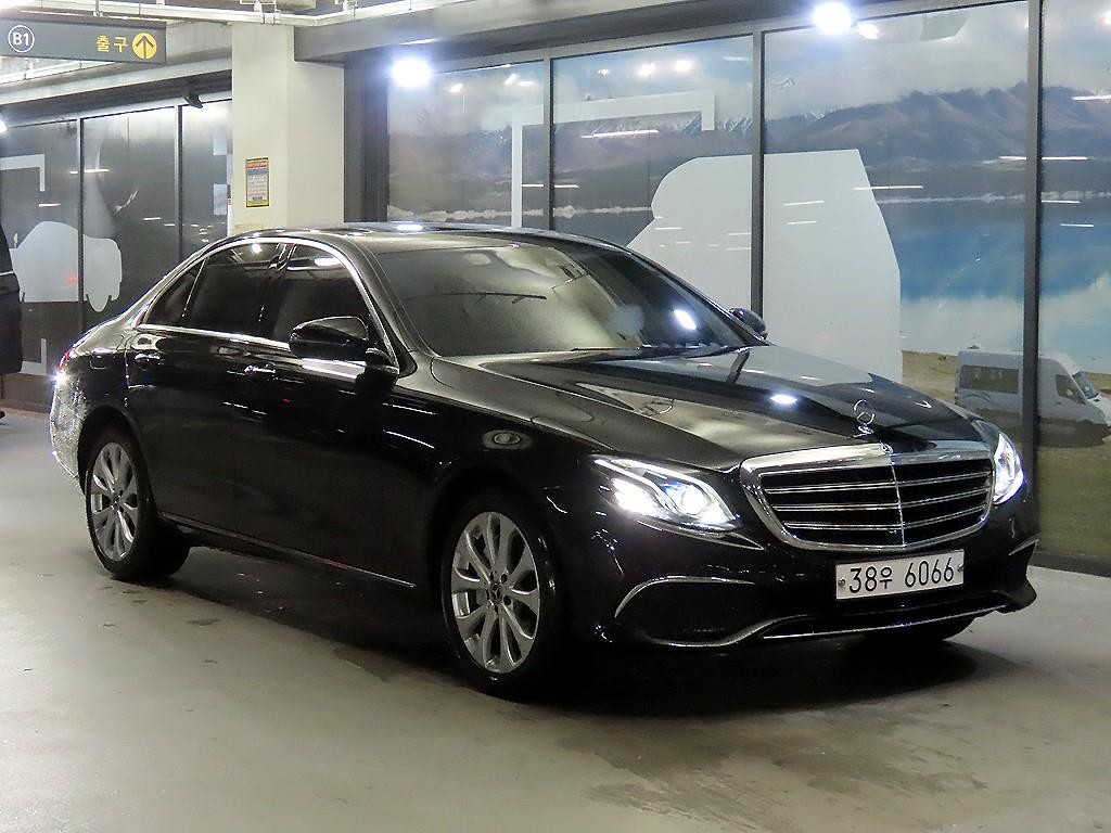 벤츠 E 클래스 E-클래스 W213 E300 4MATIC 익스클루시브 이미지 1