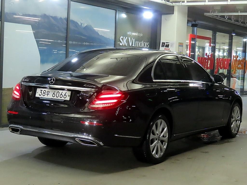 벤츠 E 클래스 E-클래스 W213 E300 4MATIC 익스클루시브 이미지 4