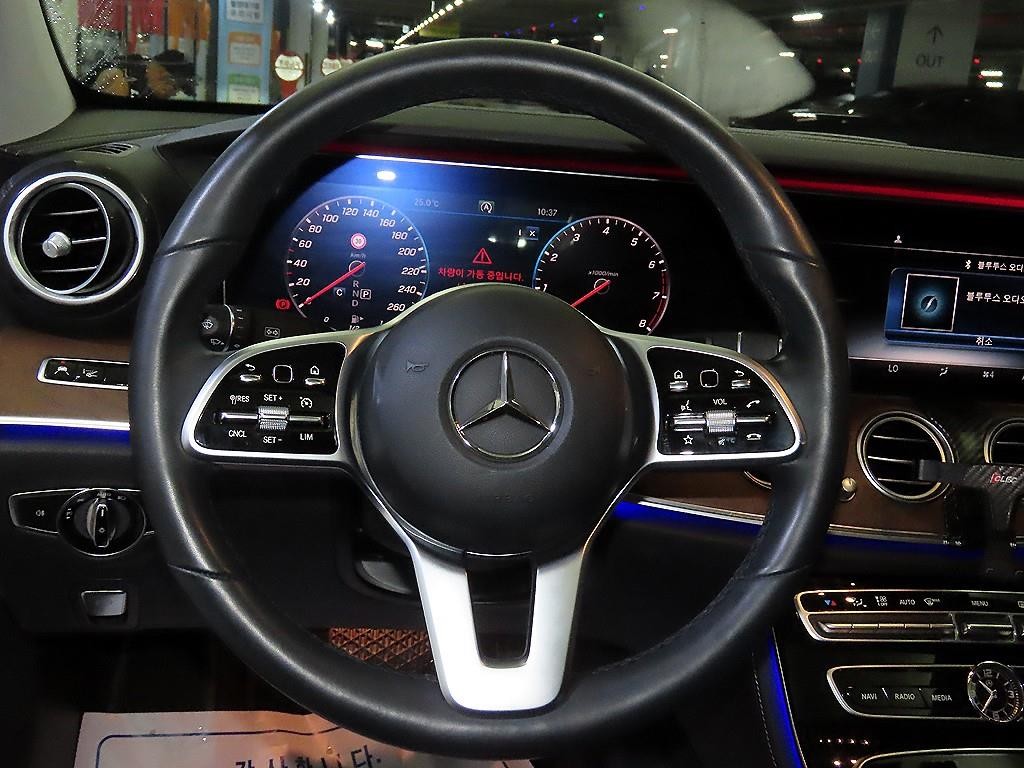 벤츠 E 클래스 E-클래스 W213 E300 4MATIC 익스클루시브 이미지 8