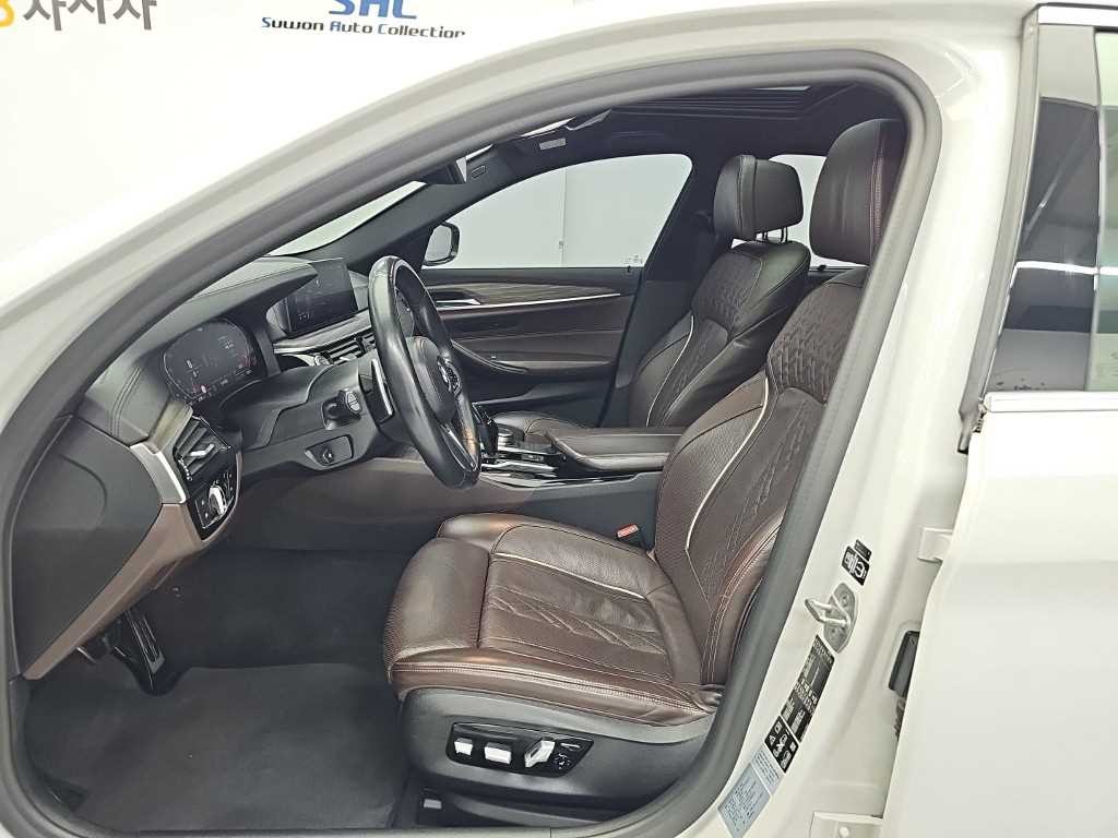 BMW 5시리즈 5시리즈 (G30) 520d xDrive M 스포츠 플러스 이미지 11