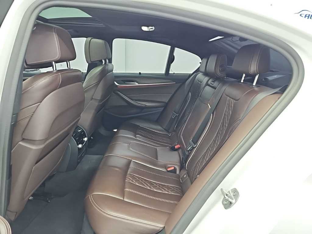 BMW 5시리즈 5시리즈 (G30) 520d xDrive M 스포츠 플러스 이미지 12
