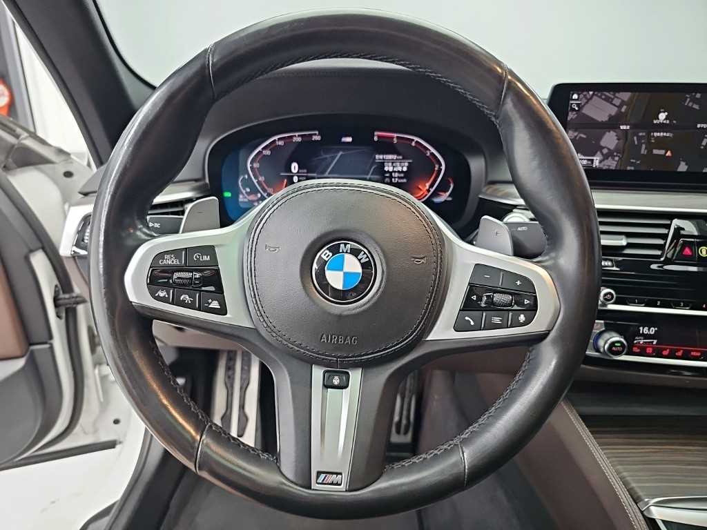 BMW 5시리즈 5시리즈 (G30) 520d xDrive M 스포츠 플러스 이미지 9