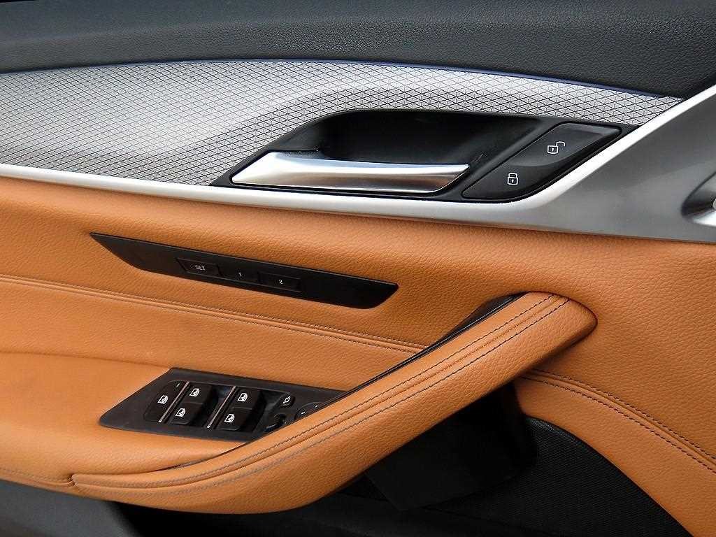 BMW 5시리즈 5시리즈 (G30) 520d M 스포츠 스페셜 에디션 이미지 12
