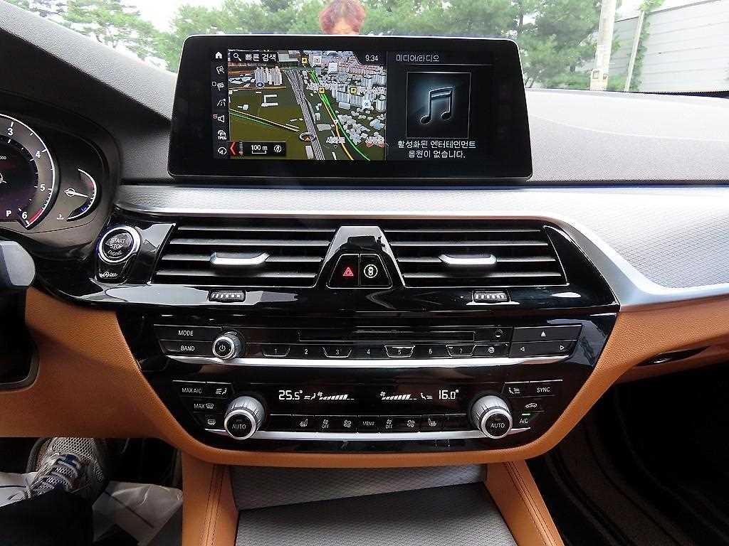 BMW 5시리즈 5시리즈 (G30) 520d M 스포츠 스페셜 에디션 이미지 13