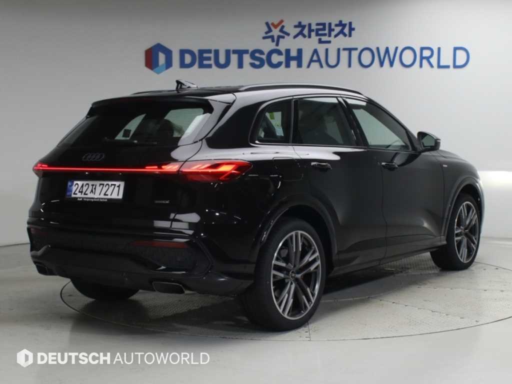 아우디 Q5 Q5 (80A) 스포트백 45 TFSI 콰트로 S-라인 블랙 이미지 2