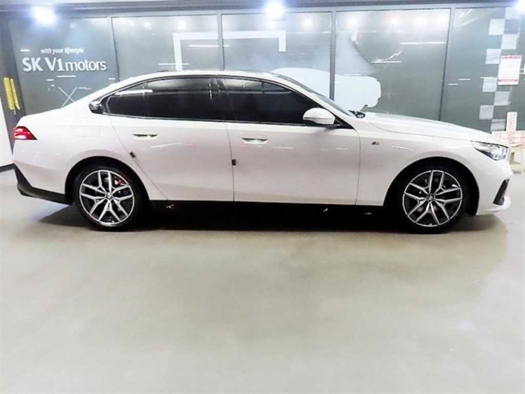 BMW 5시리즈 5시리즈 (G60) 520i M 스포츠 이미지 3