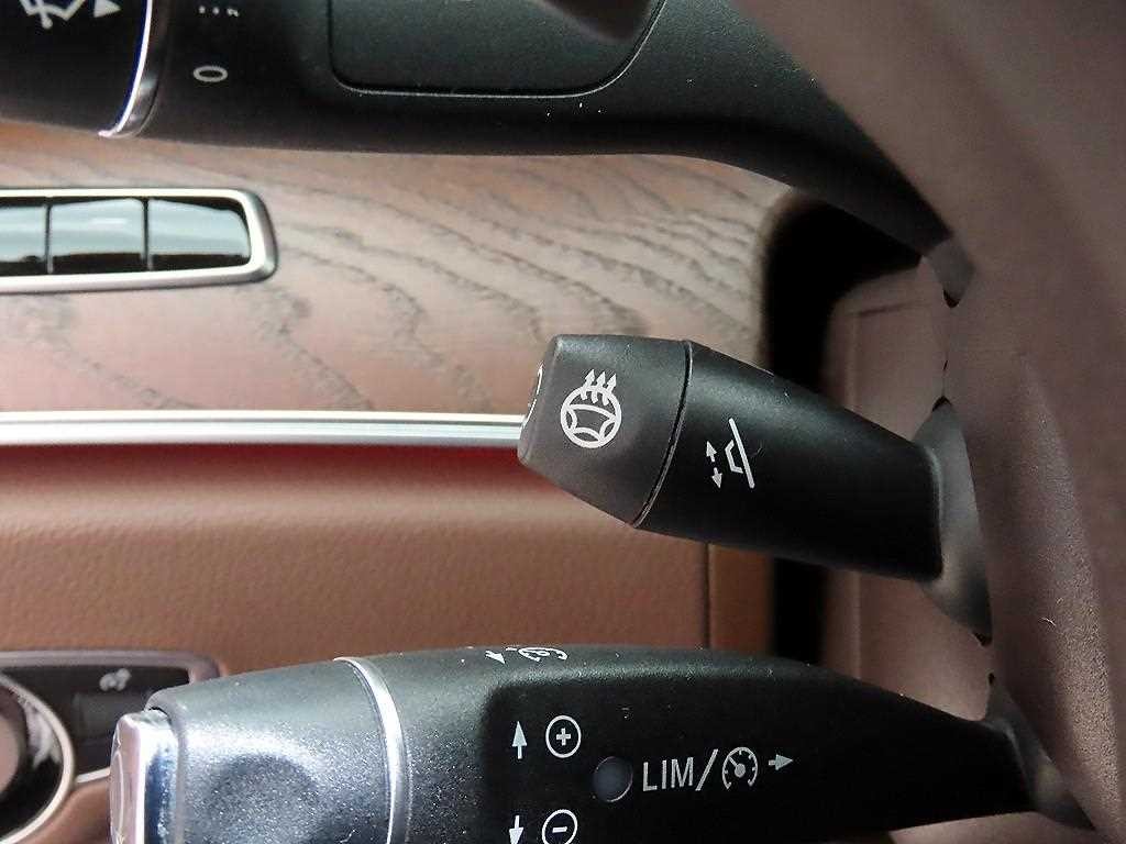 벤츠 E 클래스 E-클래스 W213 E220d 4MATIC 익스클루시브 이미지 12