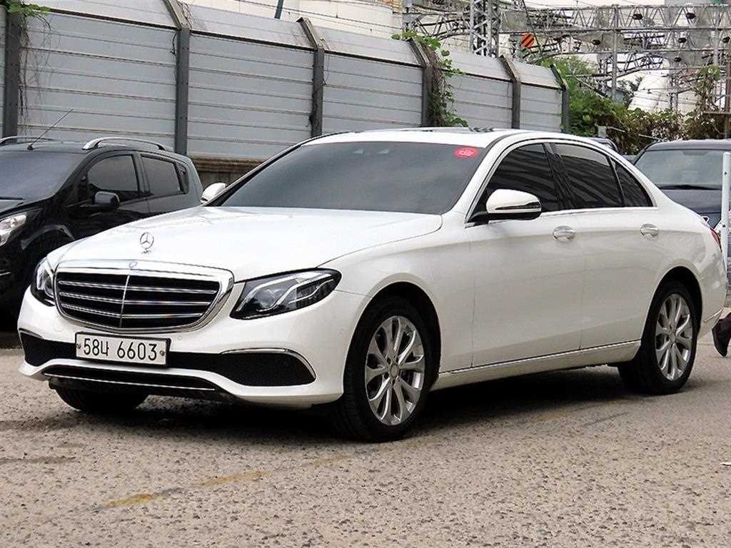 벤츠 E 클래스 E-클래스 W213 E220d 4MATIC 익스클루시브 이미지 2
