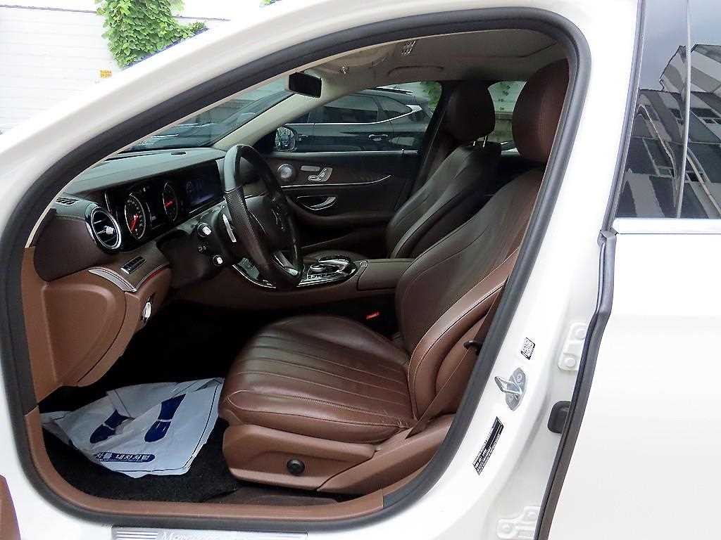 벤츠 E 클래스 E-클래스 W213 E220d 4MATIC 익스클루시브 이미지 5