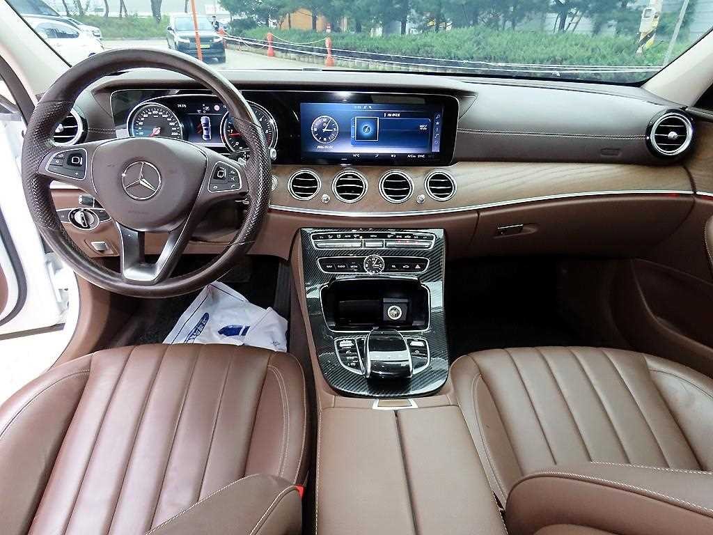 벤츠 E 클래스 E-클래스 W213 E220d 4MATIC 익스클루시브 이미지 7