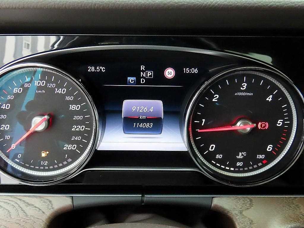 벤츠 E 클래스 E-클래스 W213 E220d 4MATIC 익스클루시브 이미지 9