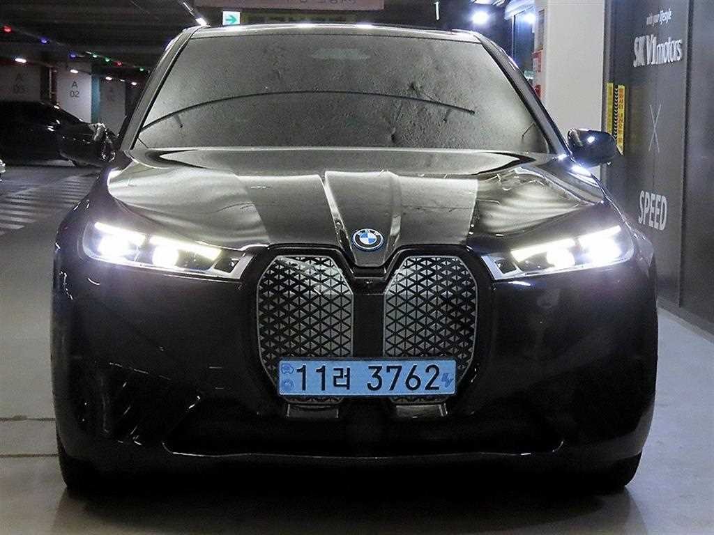 BMW iX xDrive 50 스포츠 플러스 이미지 2