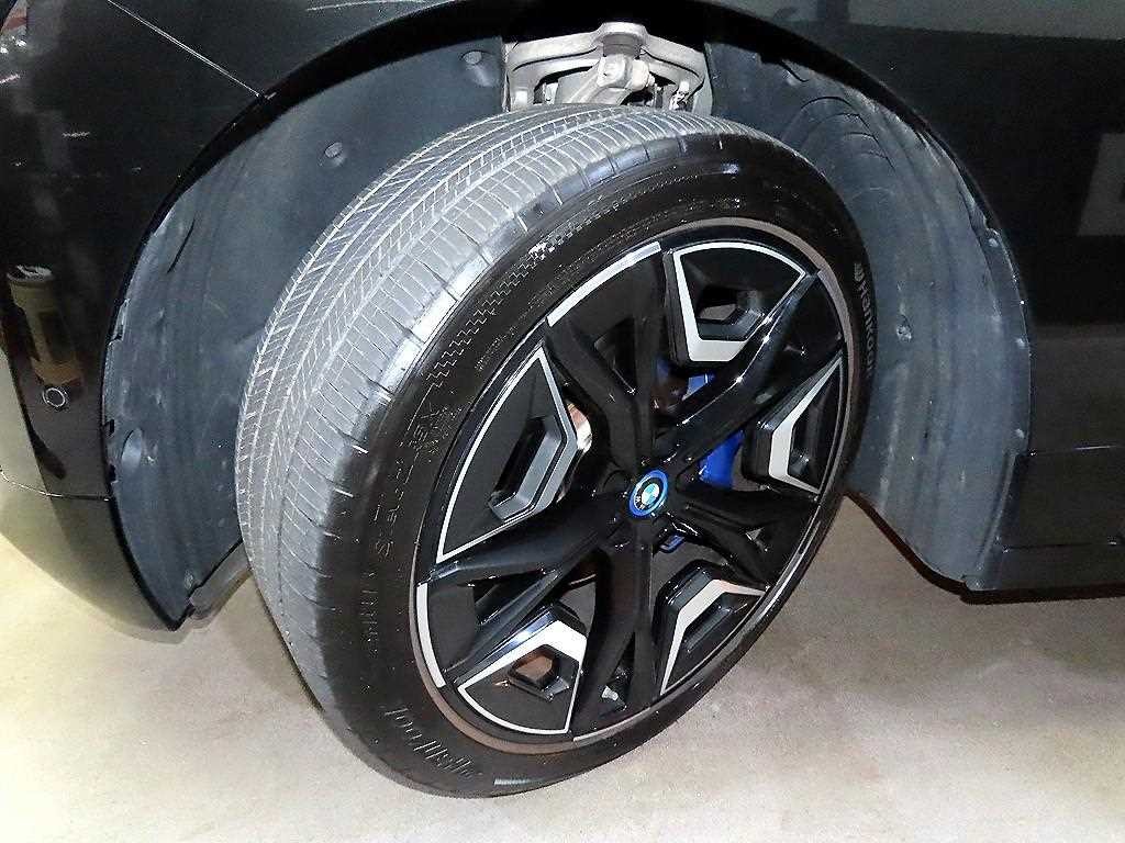 BMW iX xDrive 50 스포츠 플러스 이미지 20