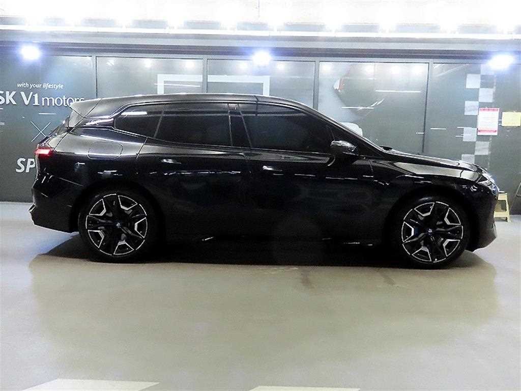BMW iX xDrive 50 스포츠 플러스 이미지 3