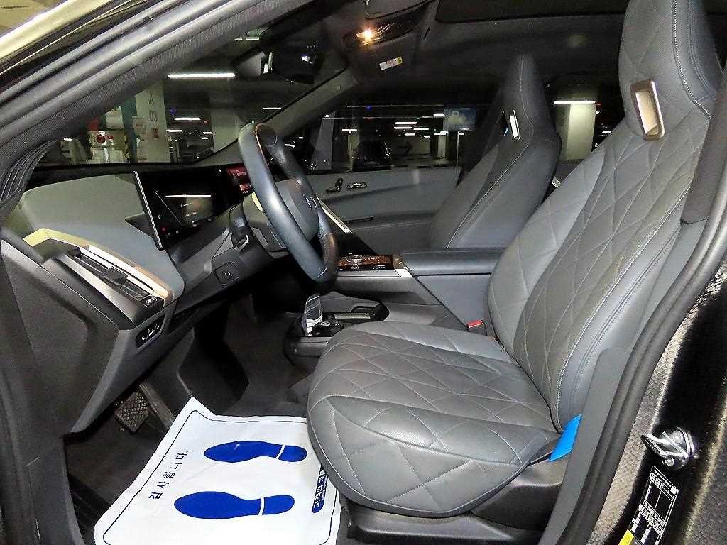 BMW iX xDrive 50 스포츠 플러스 이미지 6