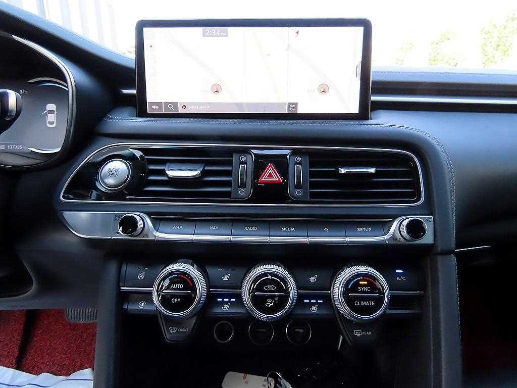 제네시스 G70 더 뉴 G70 가솔린 2.0T 4WD 이미지 12
