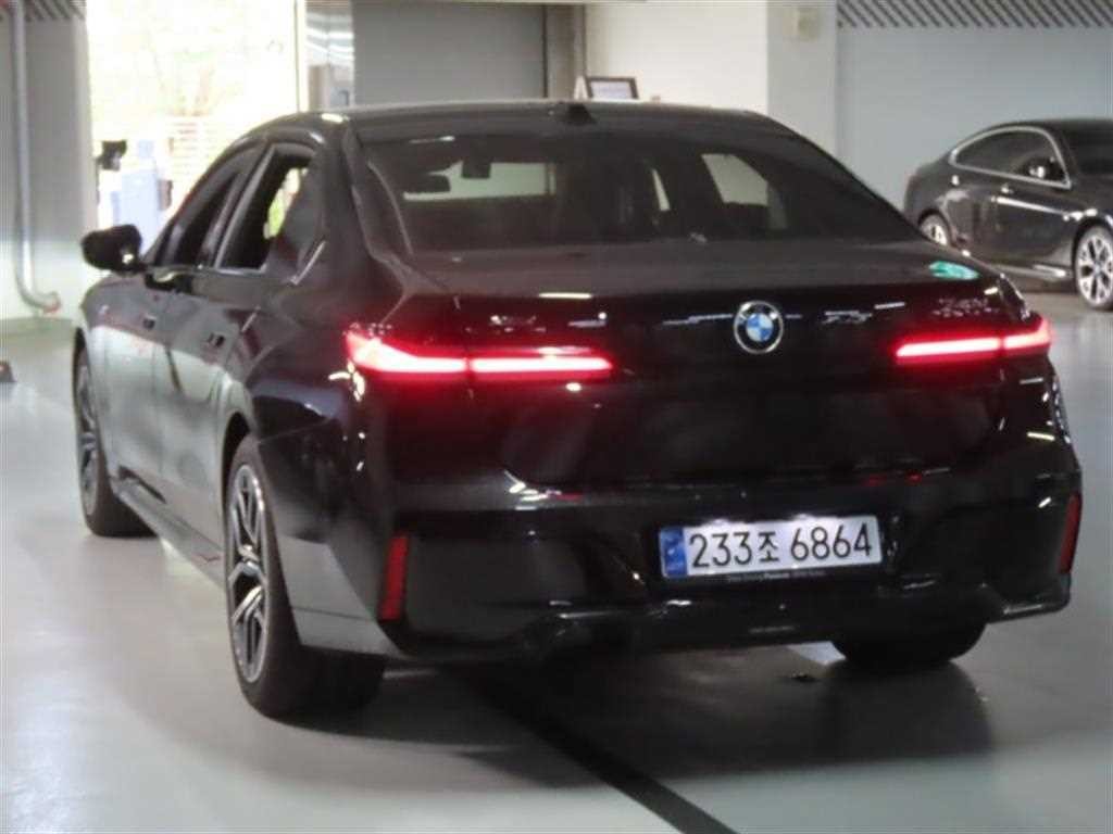 BMW 7시리즈 7시리즈 (G70) 740d xDrive M 스포츠 이미지 4