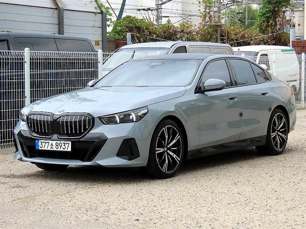 BMW 5시리즈 5시리즈 (G60) 530i xDrive M 스포츠 이미지 2