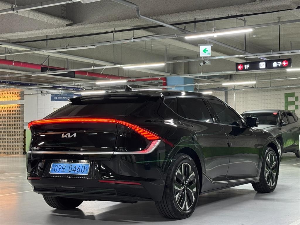 기아 EV6 롱레인지 AWD 어스 이미지 3