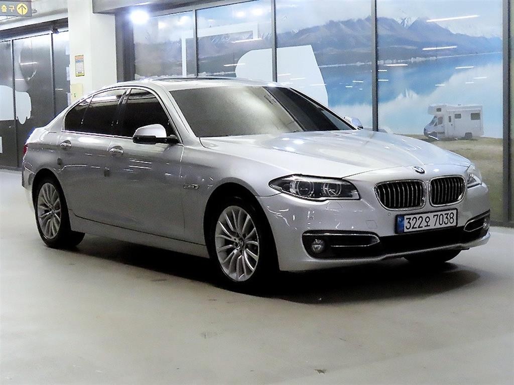 BMW 5시리즈 5시리즈 (F10) 520d 럭셔리 이미지 1