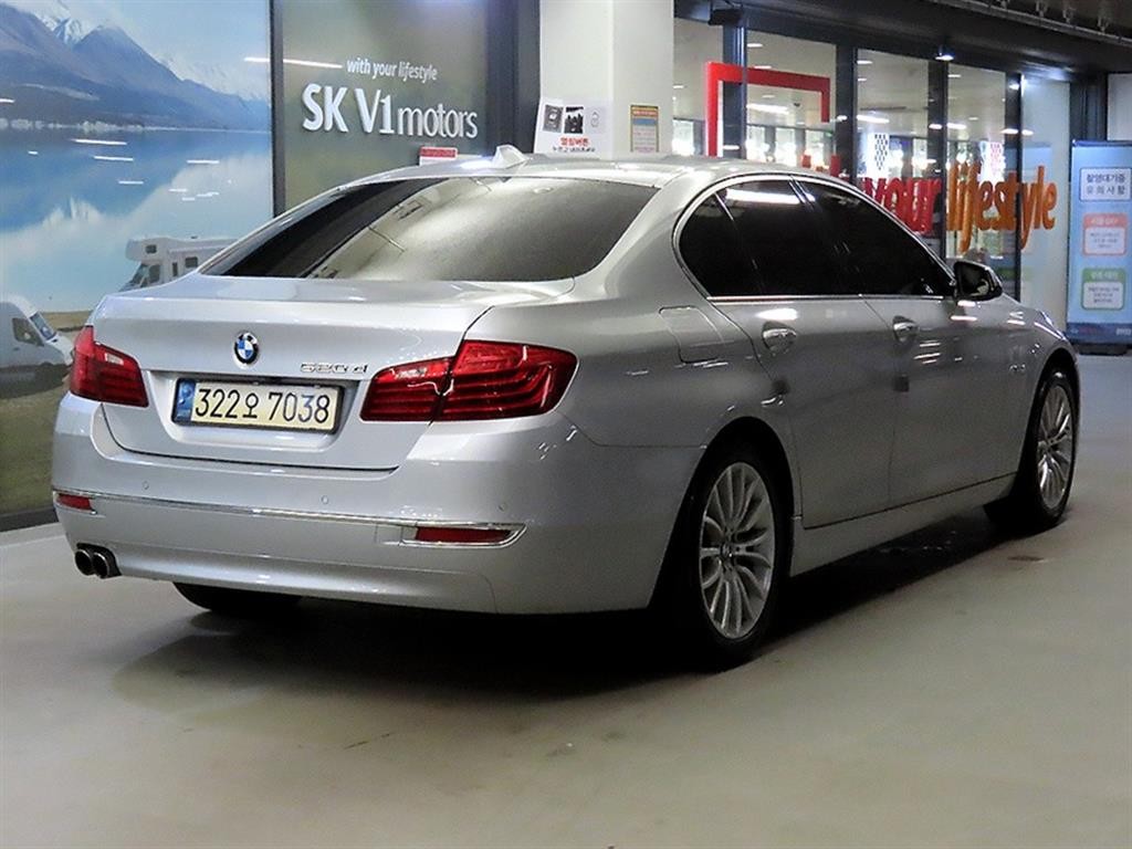 BMW 5시리즈 5시리즈 (F10) 520d 럭셔리 이미지 4