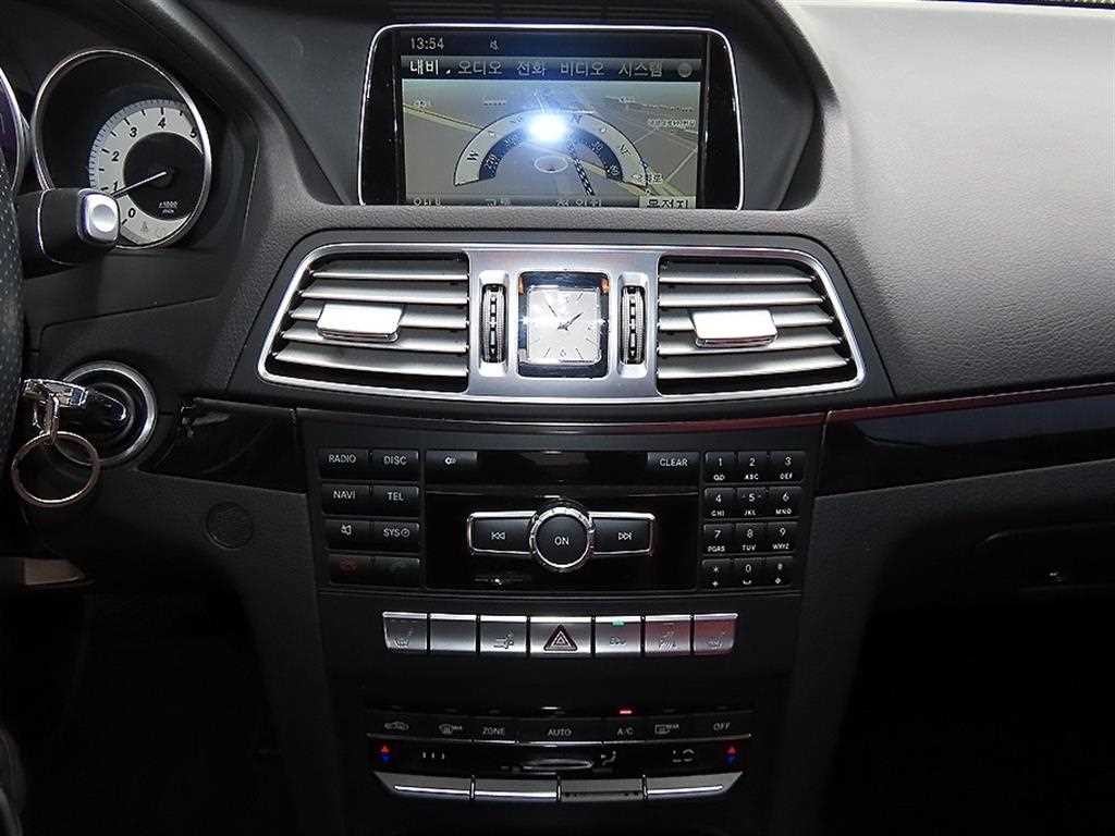 벤츠 E 클래스 E-클래스 W212 E200 쿠페 이미지 13
