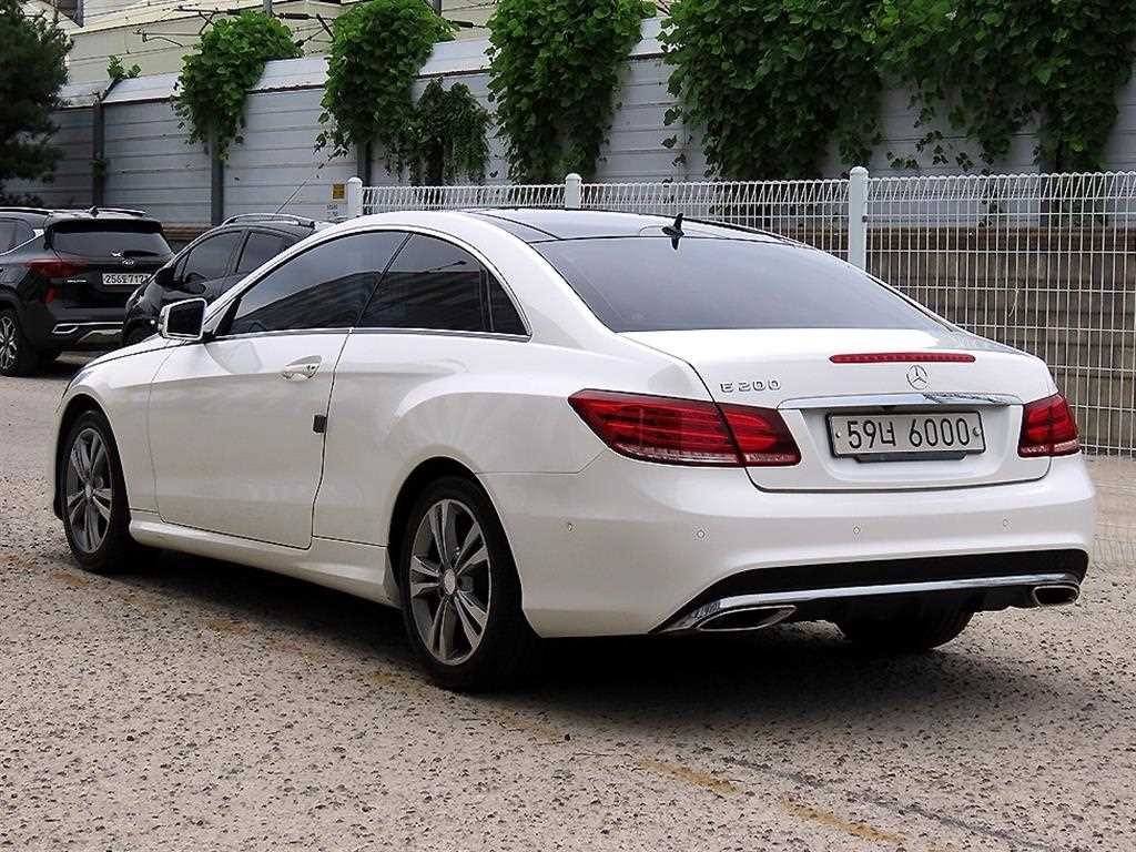 벤츠 E 클래스 E-클래스 W212 E200 쿠페 이미지 3