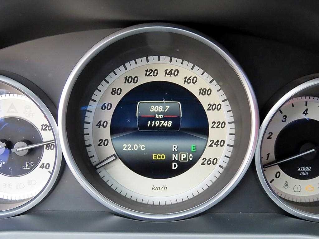 벤츠 E 클래스 E-클래스 W212 E200 쿠페 이미지 9