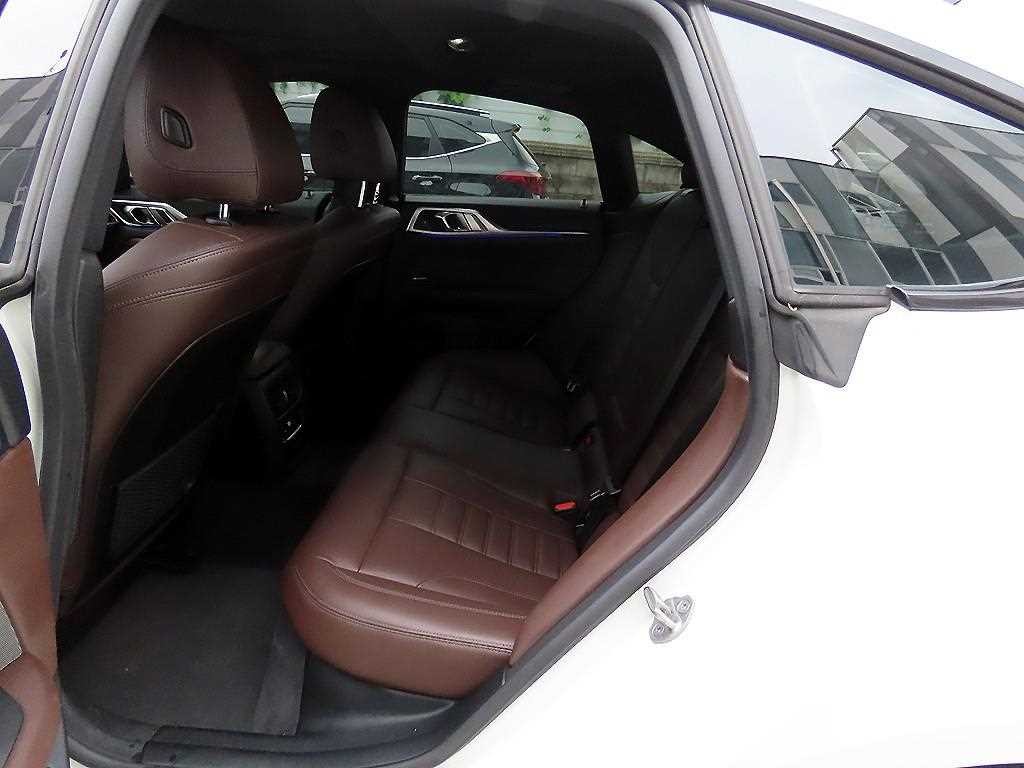 BMW 4시리즈 4시리즈 (G22) 420d 그란쿠페 M 스포츠 이미지 6